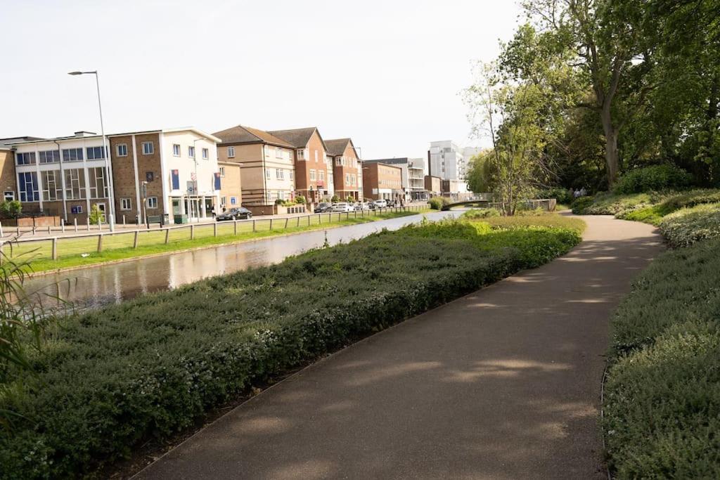 Hemel Apartments - Riverside Retreat Hemel Hempstead Bagian luar foto